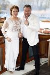 Maarssen 24 februari 2024
Wesly Bronkhorst en Raquel trouwen . Ze kwam met boot aanvaren , Dirk Zeelenberg heeft ze getrouwd.