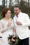 Maarssen 24 februari 2024
Wesly Bronkhorst en Raquel trouwen . Ze kwam met boot aanvaren , Dirk Zeelenberg heeft ze getrouwd.