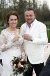 Maarssen 24 februari 2024
Wesly Bronkhorst en Raquel trouwen . Ze kwam met boot aanvaren , Dirk Zeelenberg heeft ze getrouwd.