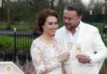 Maarssen 24 februari 2024
Wesly Bronkhorst en Raquel trouwen . Ze kwam met boot aanvaren , Dirk Zeelenberg heeft ze getrouwd.