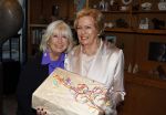 Breukelen 12 februari 2024
Ria Valk viert haar 65 jarig artiesten jubileum en krijgt een koninklijk onderscheiding van de burgemeester van de Ronde Venen. Ria Valk en Willeke Alberti