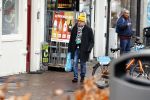 Amsterdam 9 fgebruari 2024
Youp v t Hek doet boodschappen bij AH en bellend op straat in het centrum van Amsterdam.