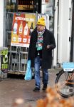 Amsterdam 9 fgebruari 2024
Youp v t Hek doet boodschappen bij AH en bellend op straat in het centrum van Amsterdam.