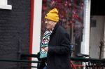 Amsterdam 9 fgebruari 2024
Youp v t Hek doet boodschappen bij AH en bellend op straat in het centrum van Amsterdam.