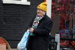 Amsterdam 9 fgebruari 2024
Youp v t Hek doet boodschappen bij AH en bellend op straat in het centrum van Amsterdam.