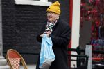 Amsterdam 9 fgebruari 2024
Youp v t Hek doet boodschappen bij AH en bellend op straat in het centrum van Amsterdam.