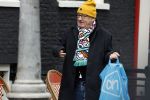 Amsterdam 9 fgebruari 2024
Youp v t Hek doet boodschappen bij AH en bellend op straat in het centrum van Amsterdam.