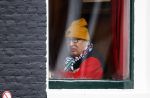 Amsterdam 9 fgebruari 2024
Youp v t Hek doet boodschappen bij AH en bellend op straat in het centrum van Amsterdam.