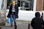 Amsterdam 9 fgebruari 2024
Youp v t Hek doet boodschappen bij AH en bellend op straat in het centrum van Amsterdam.