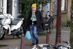Amsterdam 9 fgebruari 2024
Youp v t Hek doet boodschappen bij AH en bellend op straat in het centrum van Amsterdam.