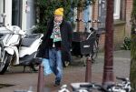 Amsterdam 9 fgebruari 2024
Youp v t Hek doet boodschappen bij AH en bellend op straat in het centrum van Amsterdam.