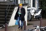 Amsterdam 9 fgebruari 2024
Youp v t Hek doet boodschappen bij AH en bellend op straat in het centrum van Amsterdam.