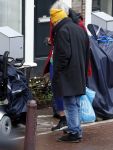 Amsterdam 9 fgebruari 2024
Youp v t Hek doet boodschappen bij AH en bellend op straat in het centrum van Amsterdam.