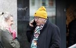 Amsterdam 9 fgebruari 2024
Youp v t Hek doet boodschappen bij AH en bellend op straat in het centrum van Amsterdam.