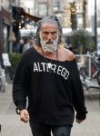 Amsterdam 20 januari 2024
Bas Smit en Zeus met Alter Ego truien op de cornelis schuytstraat