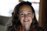 Amsterdam 30 januari 2026
Buiten gewone gezinnen, het nieuwe boek van acteur, columnist en podcastmaker Diego Gonzalez-Clark is vandaag gepresenteerd. Anouk Maas kwam met haar pasgeboren dochtertje