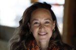 Amsterdam 30 januari 2026
Buiten gewone gezinnen, het nieuwe boek van acteur, columnist en podcastmaker Diego Gonzalez-Clark is vandaag gepresenteerd. Anouk Maas kwam met haar pasgeboren dochtertje