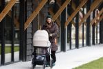 Amsterdam 30 januari 2026
Buiten gewone gezinnen, het nieuwe boek van acteur, columnist en podcastmaker Diego Gonzalez-Clark is vandaag gepresenteerd. Anouk Maas kwam met haar pasgeboren dochtertje