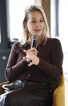 Amsterdam 30 januari 2026
Buiten gewone gezinnen, het nieuwe boek van acteur, columnist en podcastmaker Diego Gonzalez-Clark is vandaag gepresenteerd. Chantal Janzen ontving het eerste boek .