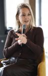 Amsterdam 30 januari 2026
Buiten gewone gezinnen, het nieuwe boek van acteur, columnist en podcastmaker Diego Gonzalez-Clark is vandaag gepresenteerd. Chantal Janzen ontving het eerste boek .