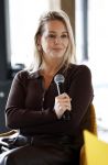 Amsterdam 30 januari 2026
Buiten gewone gezinnen, het nieuwe boek van acteur, columnist en podcastmaker Diego Gonzalez-Clark is vandaag gepresenteerd. Chantal Janzen ontving het eerste boek .