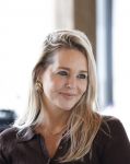 Amsterdam 30 januari 2026
Buiten gewone gezinnen, het nieuwe boek van acteur, columnist en podcastmaker Diego Gonzalez-Clark is vandaag gepresenteerd. Chantal Janzen ontving het eerste boek .
