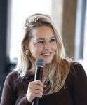Amsterdam 30 januari 2026
Buiten gewone gezinnen, het nieuwe boek van acteur, columnist en podcastmaker Diego Gonzalez-Clark is vandaag gepresenteerd. Chantal Janzen ontving het eerste boek .