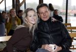 Amsterdam 30 januari 2026
Buiten gewone gezinnen, het nieuwe boek van acteur, columnist en podcastmaker Diego Gonzalez-Clark is vandaag gepresenteerd. Chantal Janzen ontving het eerste boek . Chantal Janzen en Leco v Zadelhoff
