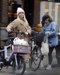 Amsterxdam 16 januari 2026
Chantal Janzen en Tina de Bruin doen samen boodschappen in Amsterdam zuid