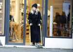 Amsterdam 16 februari 2026
Johnny Heitinga en zijn vrouw charlotte Heitinga ( op krukken) doen boodschappen bijm Zara Home