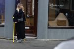Amsterdam 16 februari 2026
Johnny Heitinga en zijn vrouw charlotte Heitinga ( op krukken) doen boodschappen bijm Zara Home