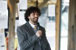 Amsterdam 30 januari 2026
Buiten gewone gezinnen, het nieuwe boek van acteur, columnist en podcastmaker Diego Gonzalez-Clark is vandaag gepresenteerd. Chantal Janzen ontving het eerste boek .