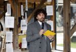 Amsterdam 30 januari 2026
Buiten gewone gezinnen, het nieuwe boek van acteur, columnist en podcastmaker Diego Gonzalez-Clark is vandaag gepresenteerd. Chantal Janzen ontving het eerste boek .