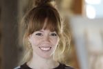 Amsterdam 30 januari 2026
Buiten gewone gezinnen, het nieuwe boek van acteur, columnist en podcastmaker Diego Gonzalez-Clark is vandaag gepresenteerd. Chantal Janzen ontving het eerste boek . Emily v Tongeren