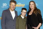 Amsterdam 24 januari 2026
Premiere Miss Molly in Tuschinski met in de cast oa Sarah Bannier (zwanger) en Carice v Houten . Erik van Trommel poseert met partner Mireille en hun zoon