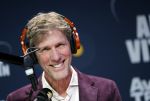 Hilversum 19 februari 2026
Rick van Velthuysen, Bas Westerweel, Hans Schiffers en Mirjam Verhoef tijdens de viering van het 80-jarig jubileum van Arbeidsvitaminen. Het langstlopende nationale radioprogramma viert dit met een live-uitzending vanuit de Vioolkist in Hilversum