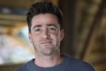 Amsterdam 30 januari 2026
Buiten gewone gezinnen, het nieuwe boek van acteur, columnist en podcastmaker Diego Gonzalez-Clark is vandaag gepresenteerd. Chantal Janzen ontving het eerste boek . Hugo Kennis