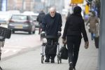 Amsterdam 28 januari 2026
Hugo Metsers wandelend met rollator op straat in Amsterdam zuid.
