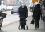 Amsterdam 28 januari 2026
Hugo Metsers wandelend met rollator op straat in Amsterdam zuid.
