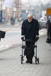 Amsterdam 28 januari 2026
Hugo Metsers wandelend met rollator op straat in Amsterdam zuid.