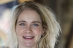 Amsterdam 30 januari 2026
Buiten gewone gezinnen, het nieuwe boek van acteur, columnist en podcastmaker Diego Gonzalez-Clark is vandaag gepresenteerd. Chantal Janzen ontving het eerste boek . Janouk Kelderman