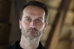 Amsterdam 30 januari 2026
Buiten gewone gezinnen, het nieuwe boek van acteur, columnist en podcastmaker Diego Gonzalez-Clark is vandaag gepresenteerd. Chantal Janzen ontving het eerste boek . Joris Ruys