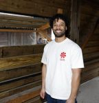 Amsterdam 30 januari 2026
Buiten gewone gezinnen, het nieuwe boek van acteur, columnist en podcastmaker Diego Gonzalez-Clark is vandaag gepresenteerd. Chantal Janzen ontving het eerste boek . Kiefer Zwart