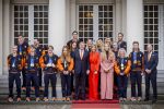 Den Haag 24 Februari 2026
De Olympische medaillewinnaars op bezoek bij de Koninklijke Familie
Vlnr:

Friso Emons

Teun Boer

Jens v t Wout

Itzhak de Laat

Melle v t Wout

Antoinette Rijpma-de Jong

Femke Kok

Jenning de Boo

Koning Willem Alexander

Marijke Groenewoud

Koningin Maxima

Jutta Leerdam

Prinses Amalia

Joy Beune

Merel Conijn

Kjeld Nuis

Xandra Velzeboer

Jorrit Bergsma