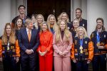 Den Haag 24 Februari 2026
De Olympische medaillewinnaars op bezoek bij de Koninklijke Familie
Vlnr:

Friso Emons

Teun Boer

Jens v t Wout

Itzhak de Laat

Melle v t Wout

Antoinette Rijpma-de Jong

Femke Kok

Jenning de Boo

Koning Willem Alexander

Marijke Groenewoud

Koningin Maxima

Jutta Leerdam

Prinses Amalia

Joy Beune

Merel Conijn

Kjeld Nuis

Xandra Velzeboer

Jorrit Bergsma
