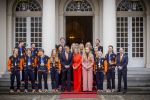 Den Haag 24 Februari 2026
De Olympische medaillewinnaars op bezoek bij de Koninklijke Familie
Vlnr:

Friso Emons

Teun Boer

Jens v t Wout

Itzhak de Laat

Melle v t Wout

Antoinette Rijpma-de Jong

Femke Kok

Jenning de Boo

Koning Willem Alexander

Marijke Groenewoud

Koningin Maxima

Jutta Leerdam

Prinses Amalia

Joy Beune

Merel Conijn

Kjeld Nuis

Xandra Velzeboer

Jorrit Bergsma