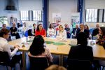 Rotterdam, 25 bFebruari 2026
Koningin Maxima bezoekt Gemeenschapscentrum Bloemhof om te praten over financiele Gezondheid
Maxima is erevoorzitter van de stichting Financiele Gezondheid Nederland
