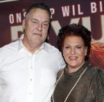 Amsterdam 26 januari 2026
Premiere ons pap wil bij de revue in het deLaMar theater . marjolein Touw met partner