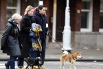 Amsterdam 31 januari 2026
Mark Baanders met zijn hond en een vriendin op straat in Amsterdam zuid .
