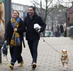 Amsterdam 31 januari 2026
Mark Baanders met zijn hond en een vriendin op straat in Amsterdam zuid .